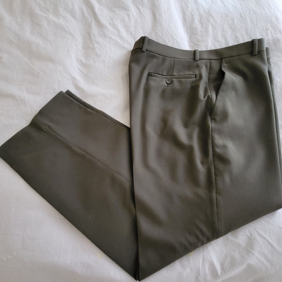 Almost New Men's Suit - 40 - Picture 6 of 14